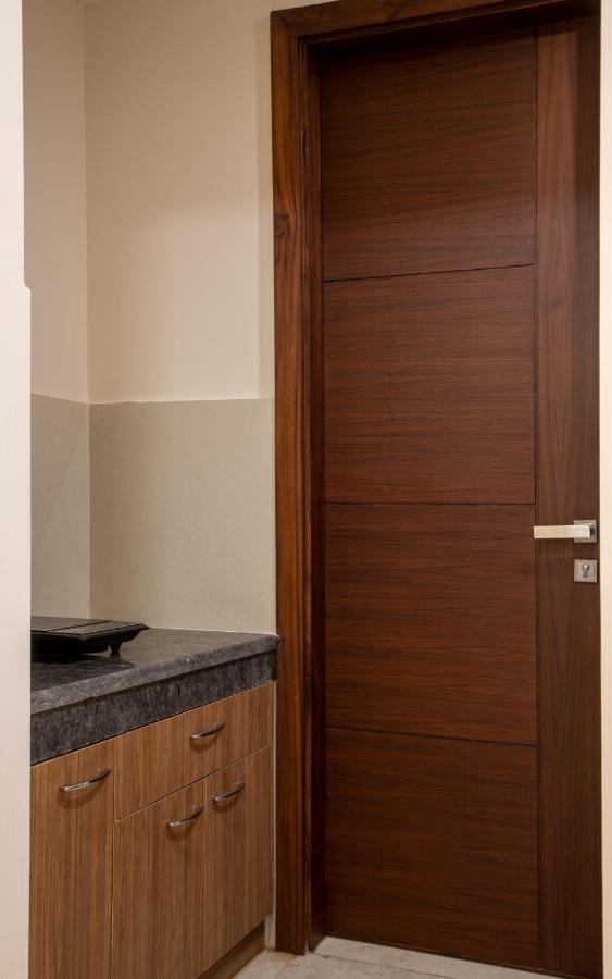 Perch Service Apartment-Mg Road Гургаон Экстерьер фото