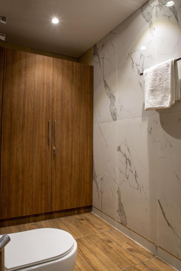 Perch Service Apartment-Mg Road Гургаон Экстерьер фото