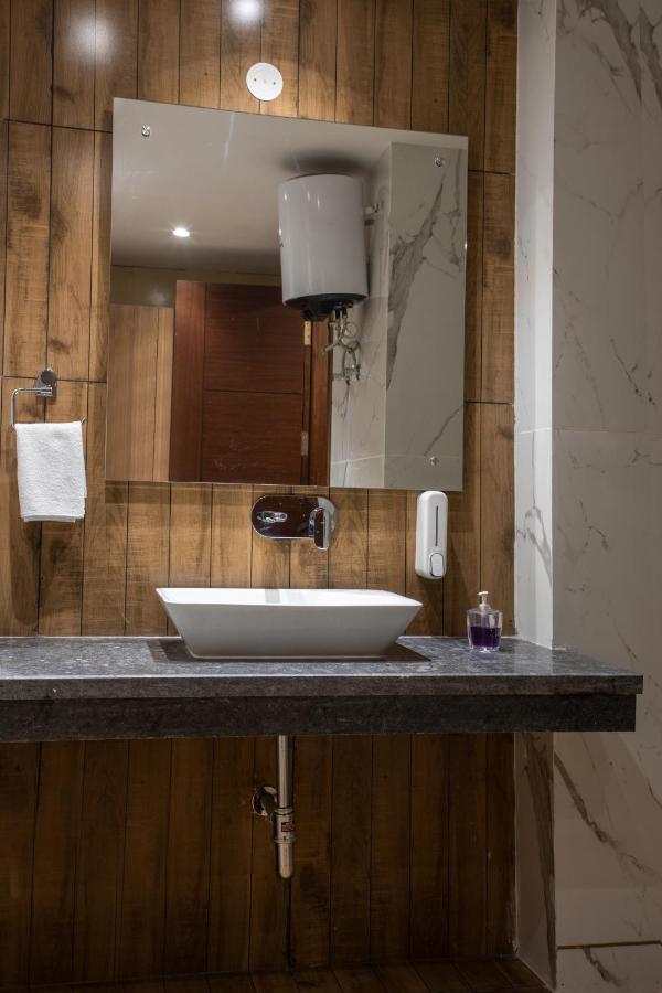 Perch Service Apartment-Mg Road Гургаон Экстерьер фото
